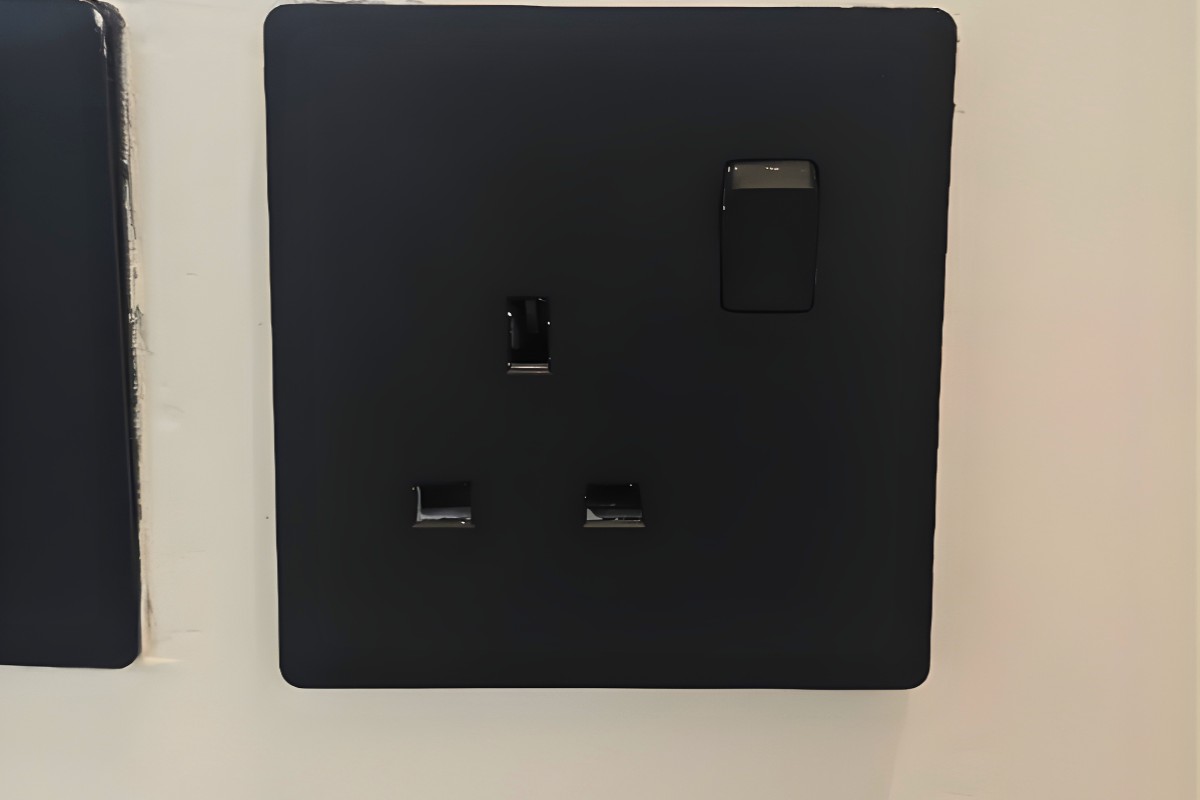 تنظيف مفاتيح الكهرباء بالدمام